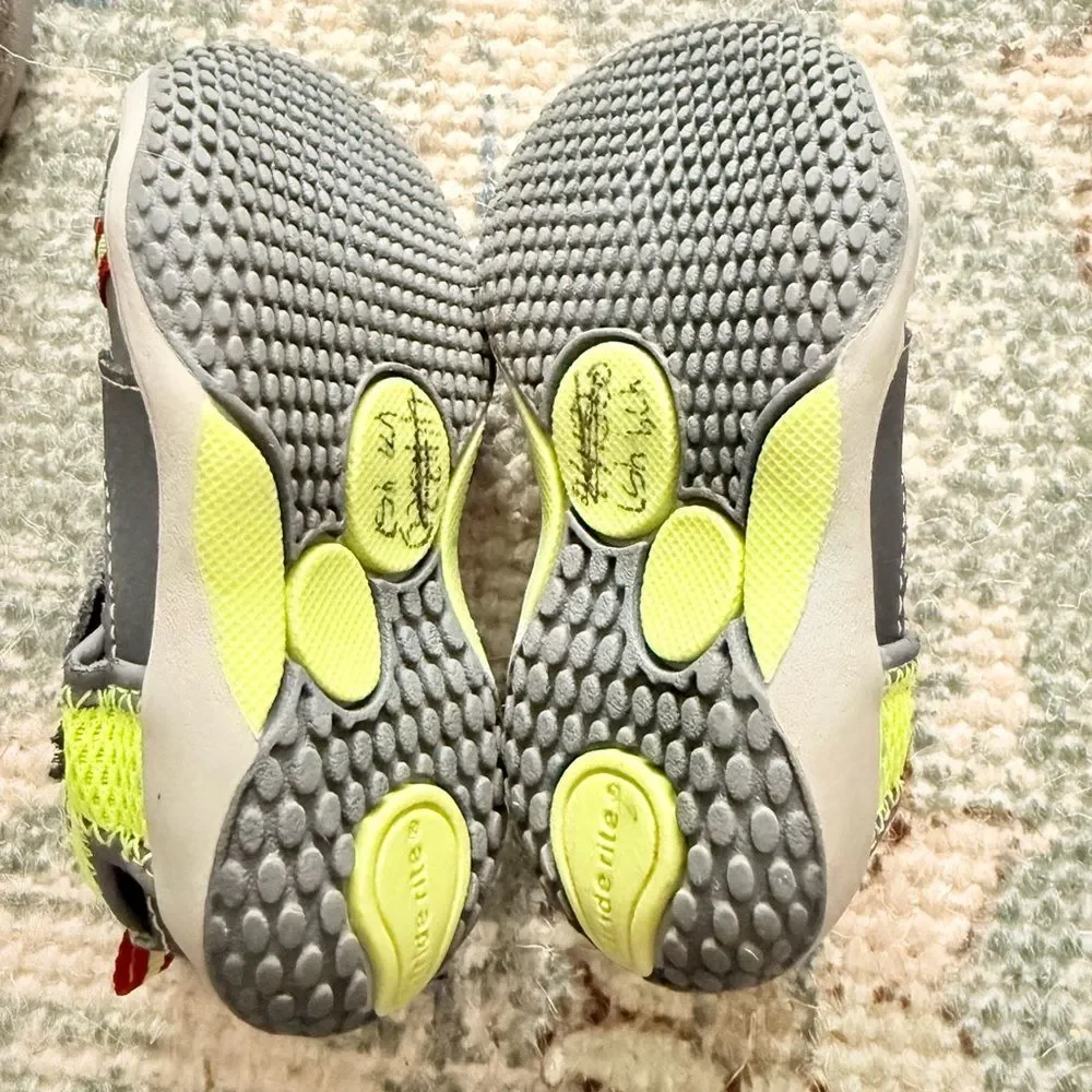 Stride Rite Stylish Kids Shoes - Gray and Blue size 4.5 - Picture 6 of 10